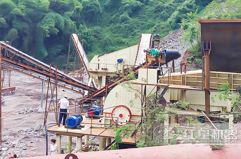 PCZ重錘式破碎機客戶現(xiàn)場